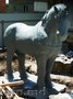 Малые архитектурные формы скульптура коня из бетона